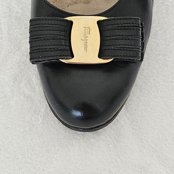 Salvatore Ferragamo Vara Bow Pump Shoes - Picture 2 of 12